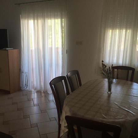 Apartments Vidovic Povljana Ruang foto