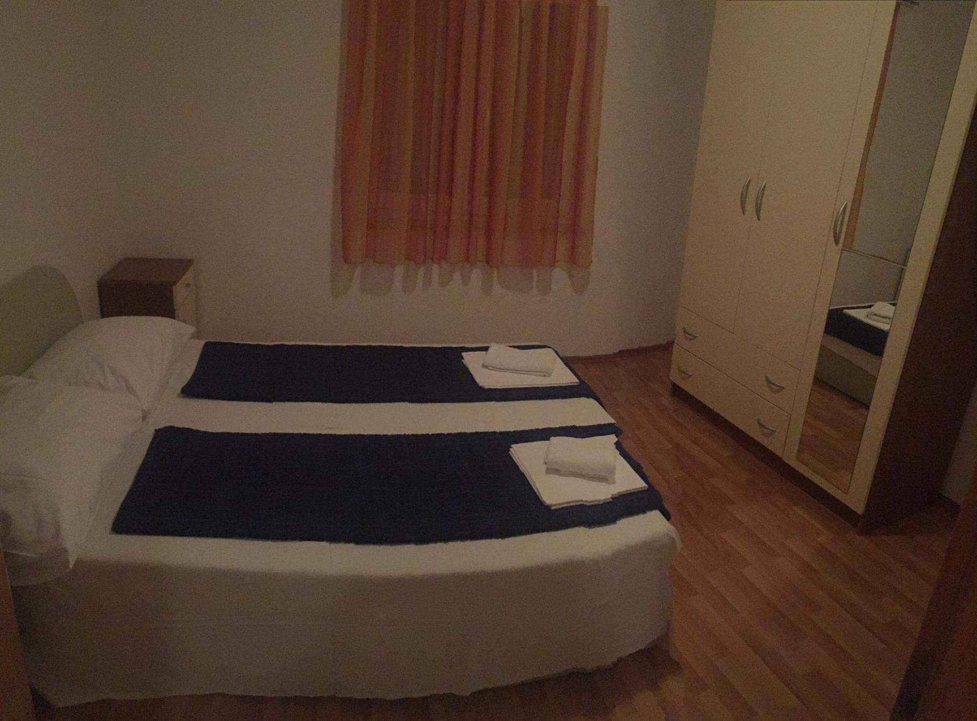 Apartments Vidovic Povljana Ruang foto