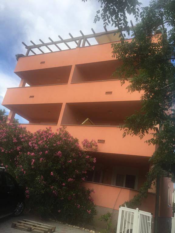 Apartments Vidovic Povljana Bagian luar foto