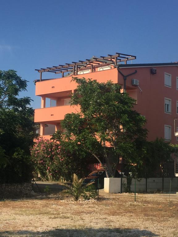 Apartments Vidovic Povljana Bagian luar foto